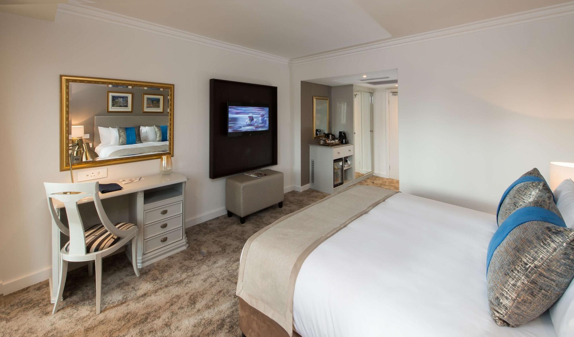 Hotel Le Vendome Cape Town Exterior foto A bedroom at the hotel