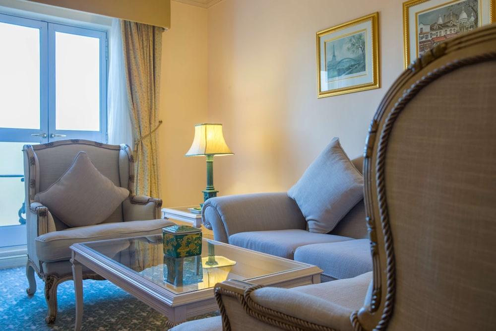 Hotel Le Vendome Cape Town Exterior foto A living room at the hotel