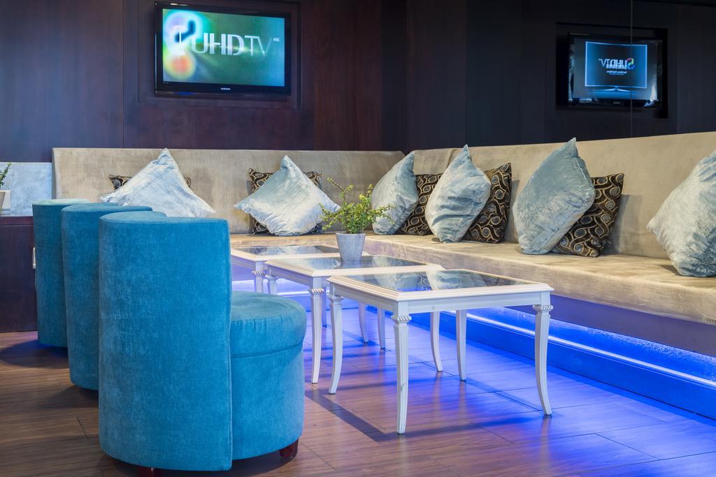 Hotel Le Vendome Cape Town Exterior foto The lounge at the airport