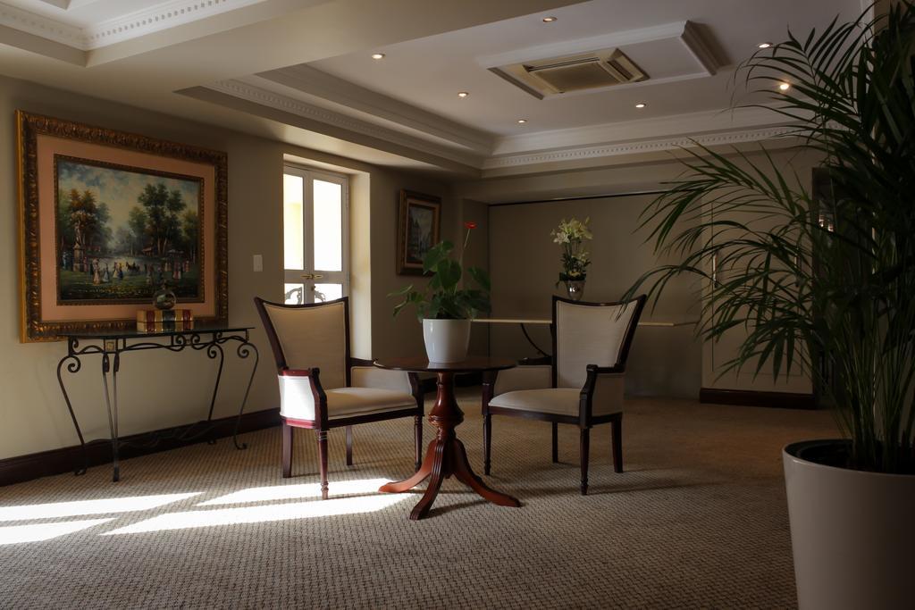 Hotel Le Vendome Cape Town Exterior foto The interior of the hotel