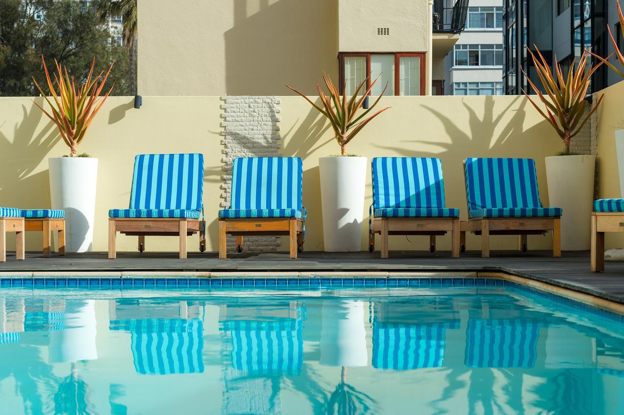 Hotel Le Vendome Cape Town Exterior foto The pool at the Hotel